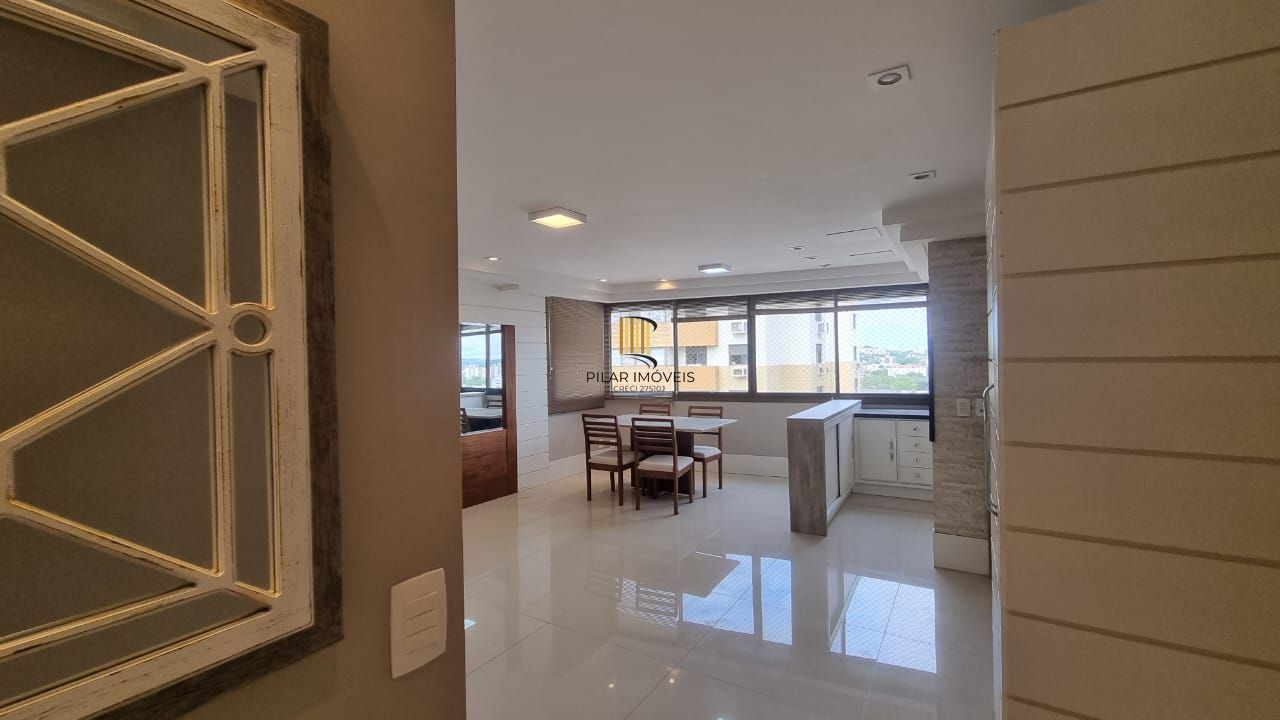 Apartamento 03 dormitórios, duas vagas individuais, edifício com infra, Bairro Cristal