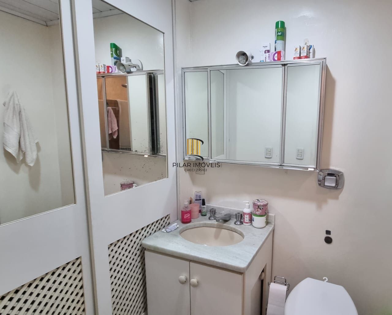 Apartamento 02 dormitórios a venda, térreo, com uma vaga de estacionamento no Bairro Auxiliadora