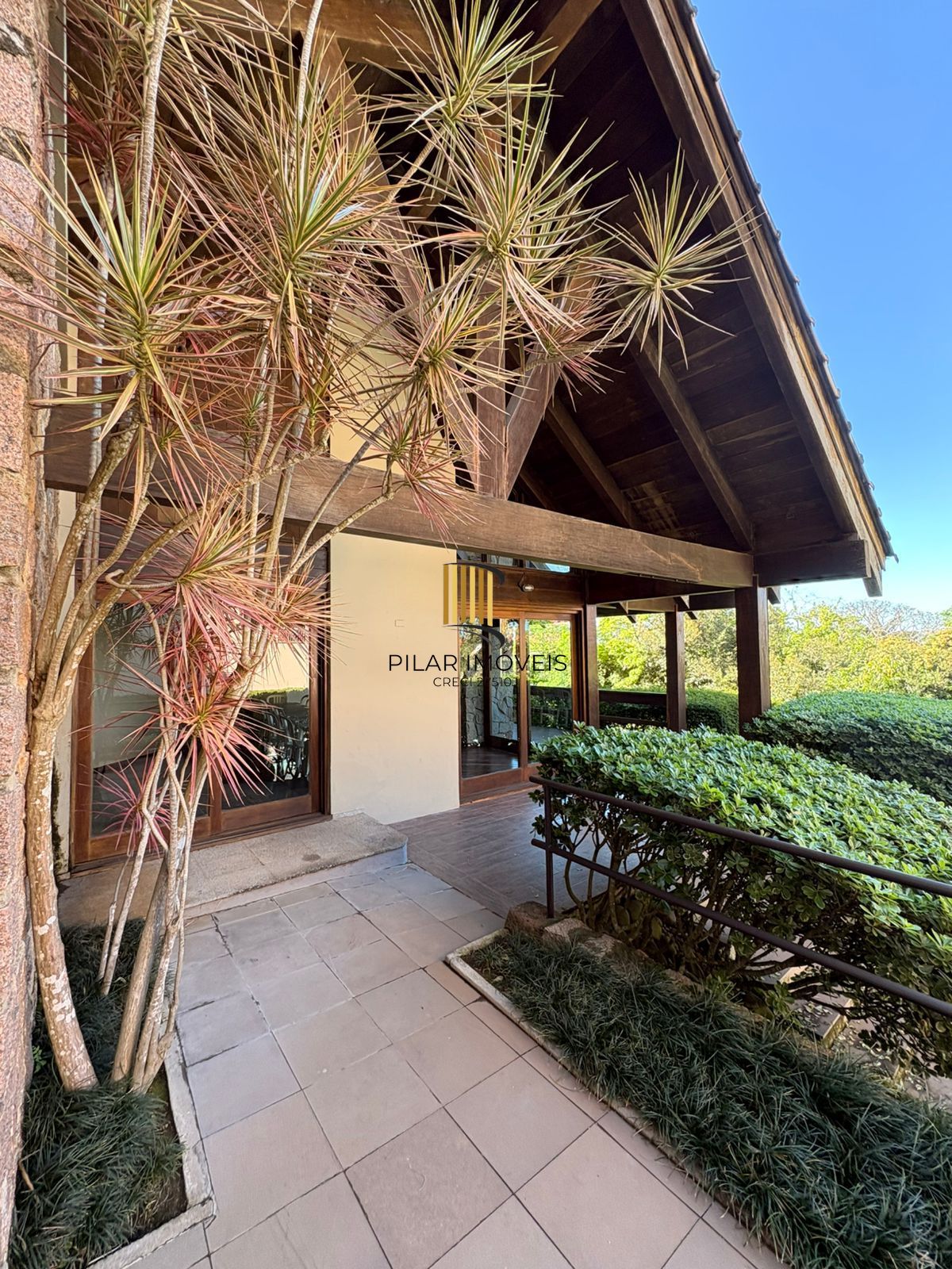 Casa no Condomínio Villa Dei Fiori com 03 dormitórios, duas vagas, Bairro Tristeza a venda na Zona Sul de Porto Alegre