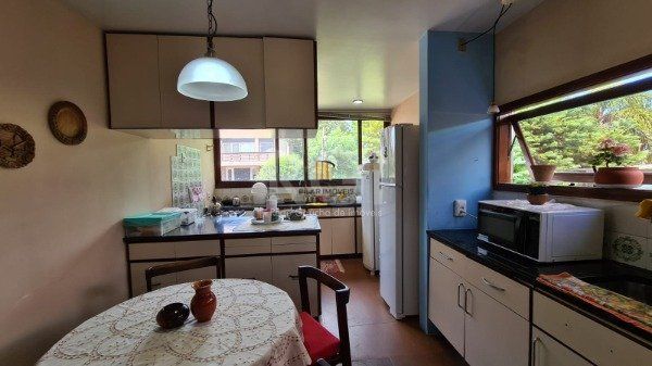 Casa Condominio para Venda - 300m², 4 dormitórios, sendo 1 suites, 2 vagas - Santa Tereza