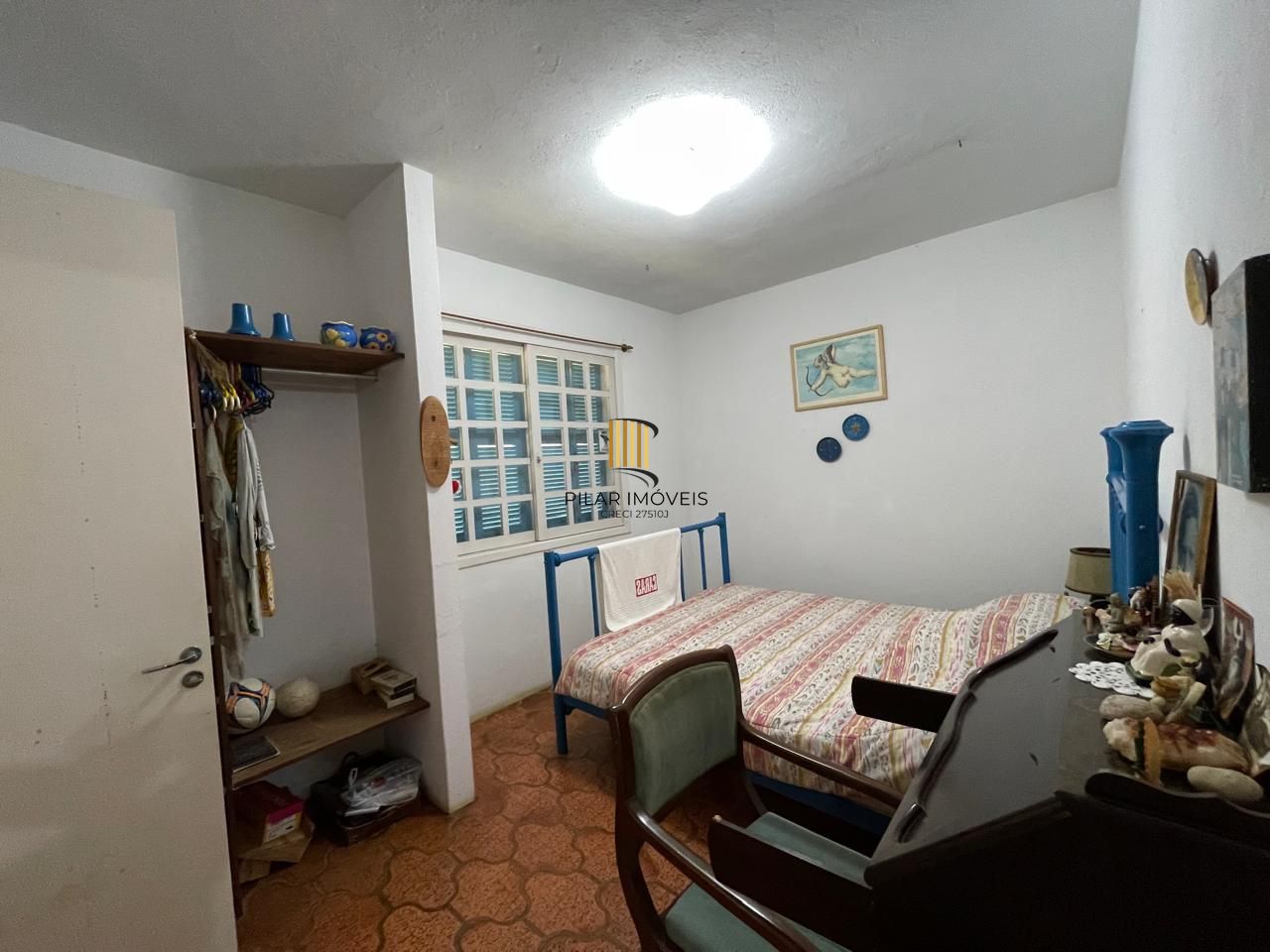 Casa 04 dormitórios, sobrado, a venda em Arroio do Sal, próximo a Torres.