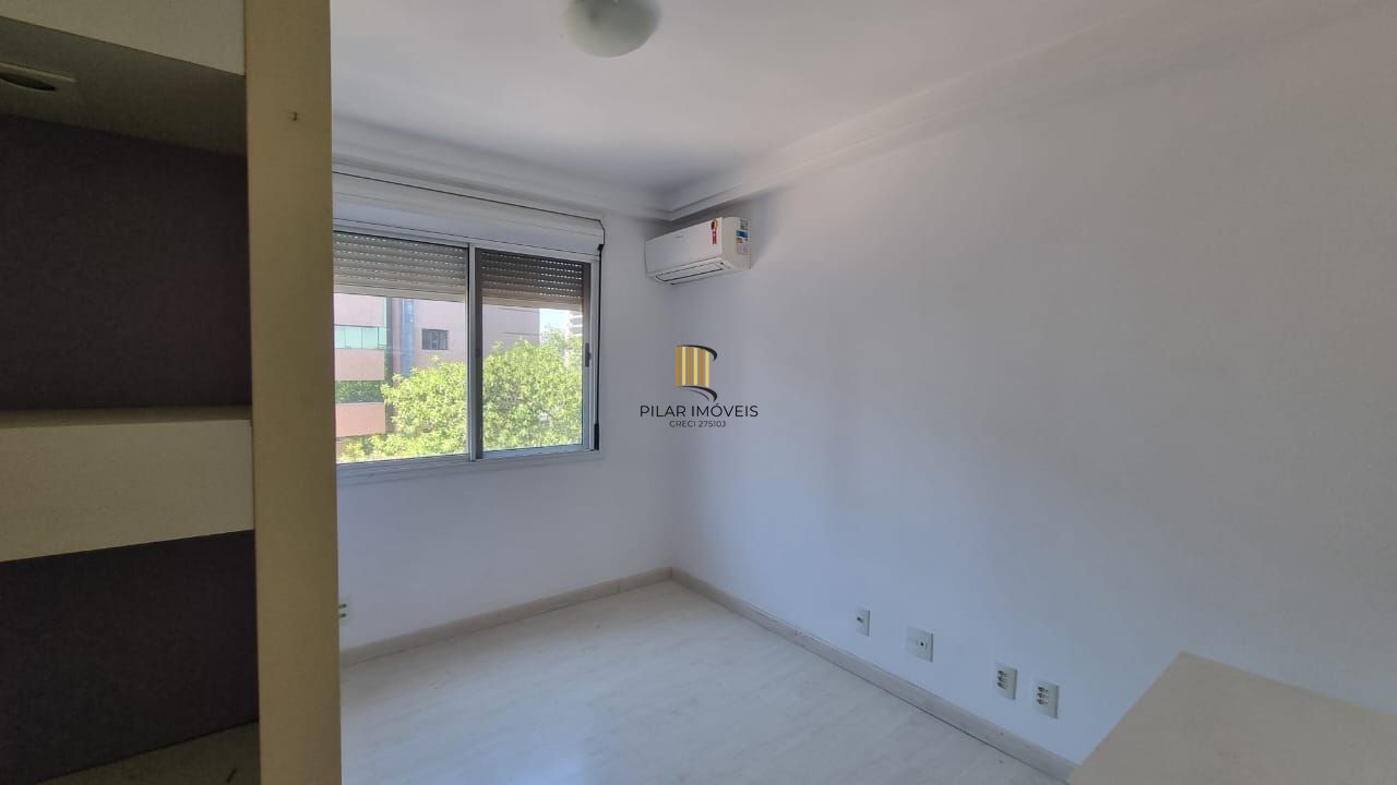 Apartamento 03 dormitórios 110mq e duas vagas, semi mobiliado,  no Bairro Auxiliadora para locação.