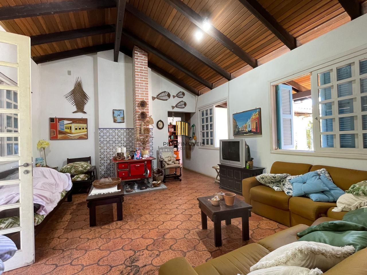 Casa 04 dormitórios, sobrado, a venda em Arroio do Sal, próximo a Torres.