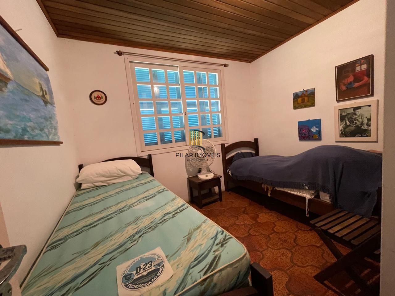 Casa 04 dormitórios, sobrado, a venda em Arroio do Sal, próximo a Torres.