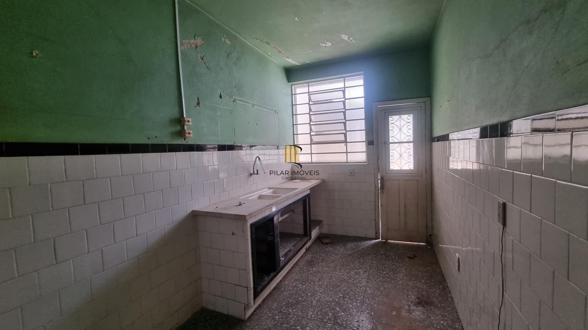 Casa com loja na frente a venda no Bairro Anchieta