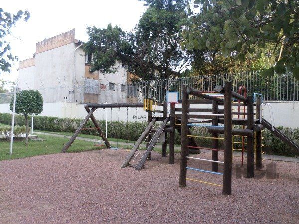 Apartamento 03 dormitórios, duas vagas individuais, edifício com infra, Bairro Cristal