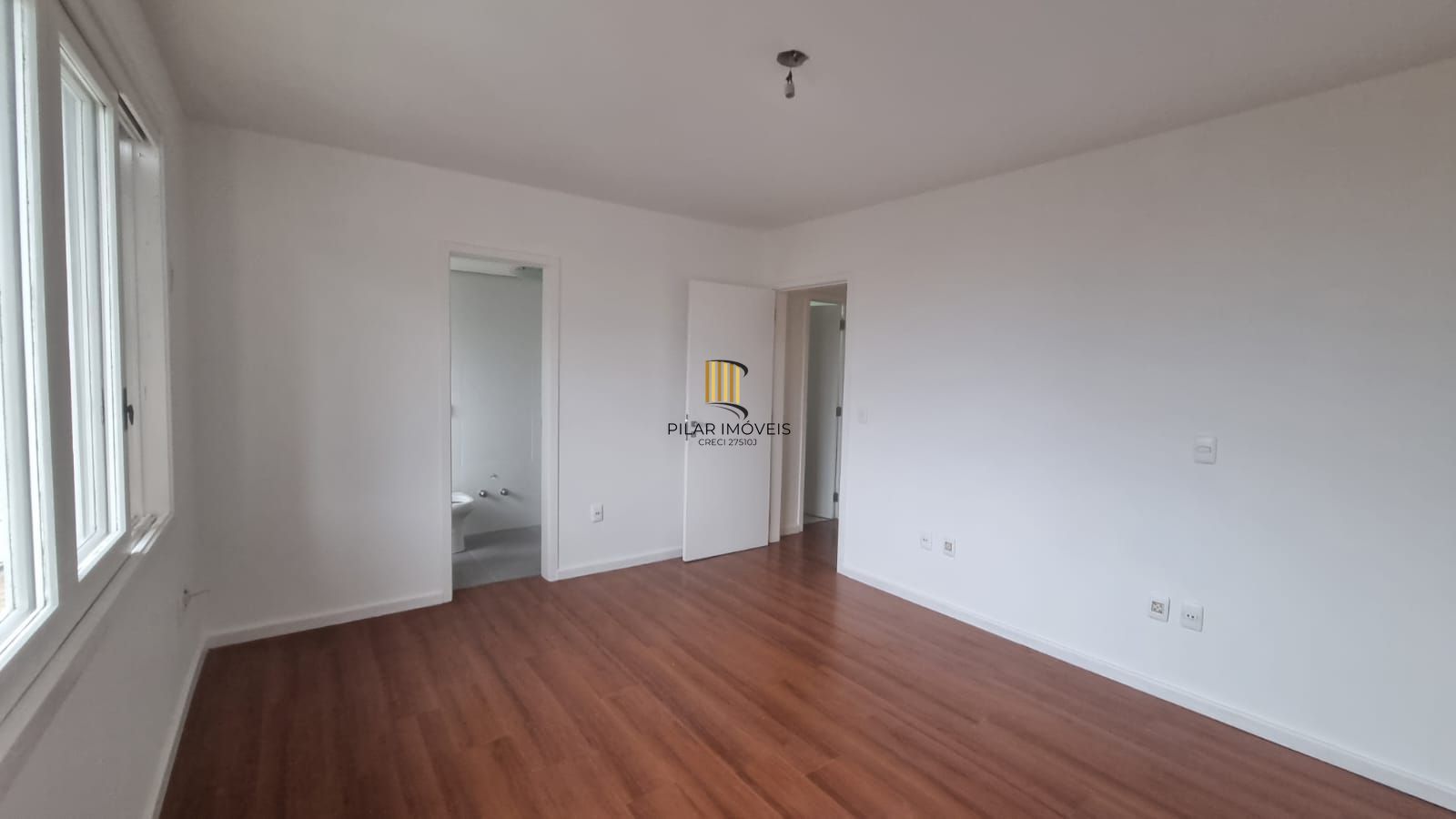 Casa no Condomínio Villa Dei Fiori com 03 dormitórios, duas vagas, Bairro Tristeza a venda na Zona Sul de Porto Alegre