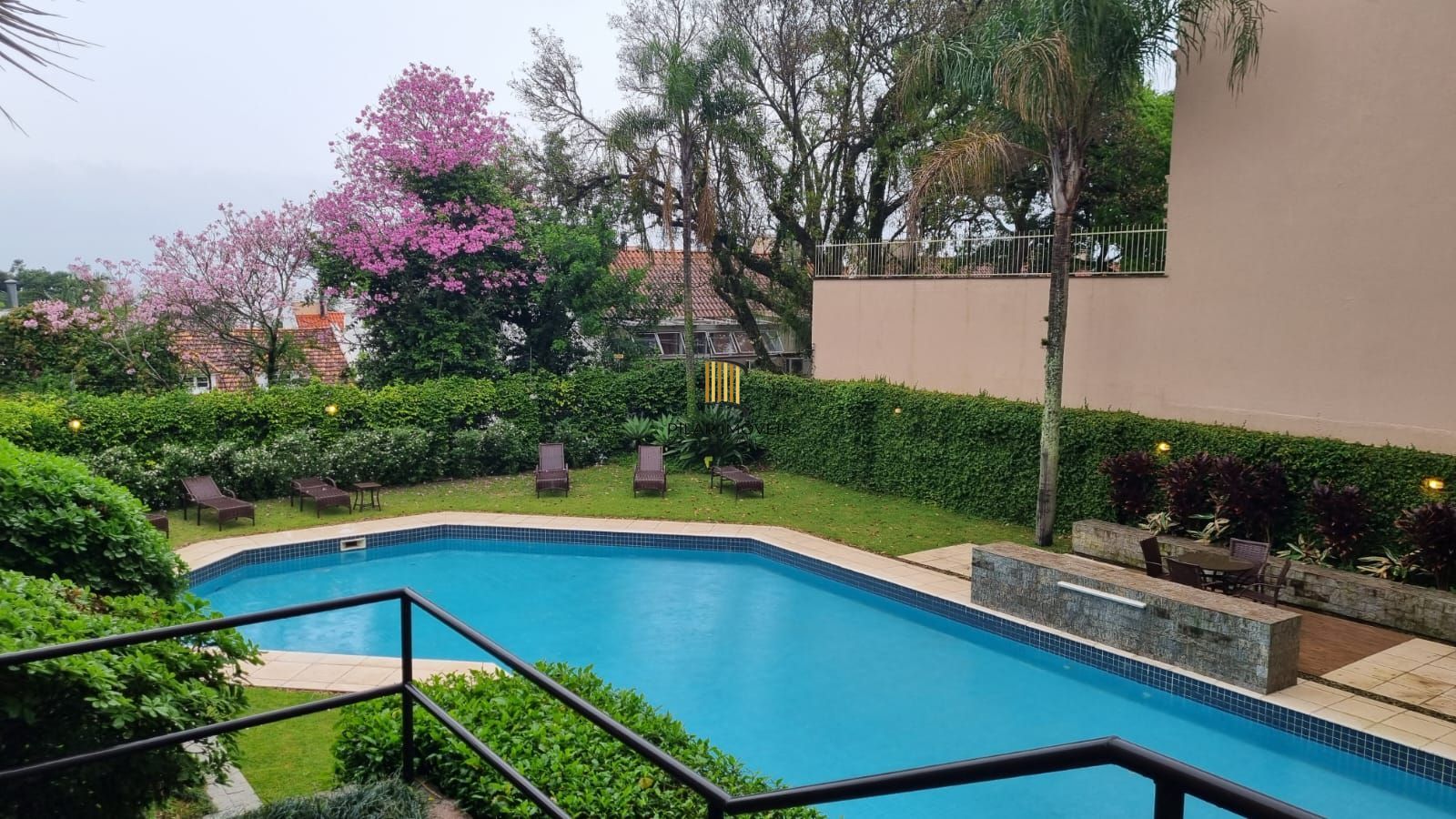 Casa no Condomínio Villa Dei Fiori com 03 dormitórios, duas vagas, Bairro Tristeza a venda na Zona Sul de Porto Alegre