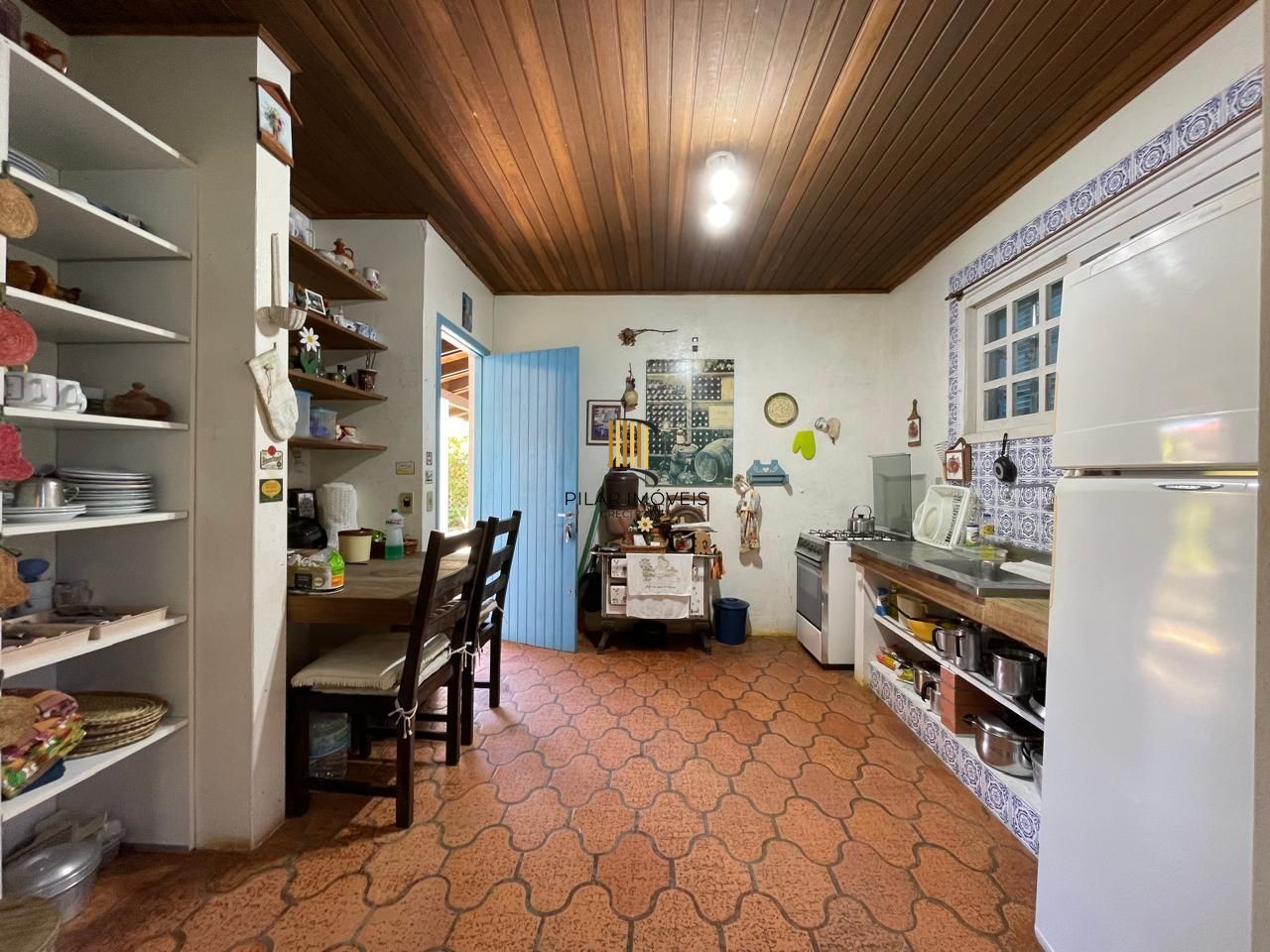 Casa 04 dormitórios, sobrado, a venda em Arroio do Sal, próximo a Torres.