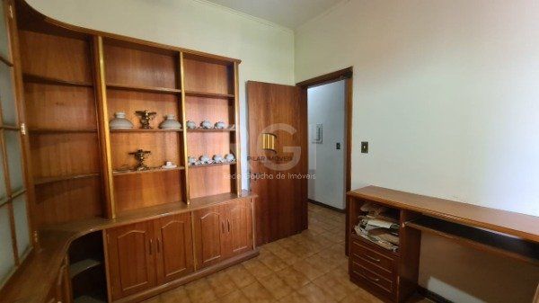 Casa para Venda - 352m², 5 dormitórios, sendo 1 suites, 4 vagas - Rubem Berta