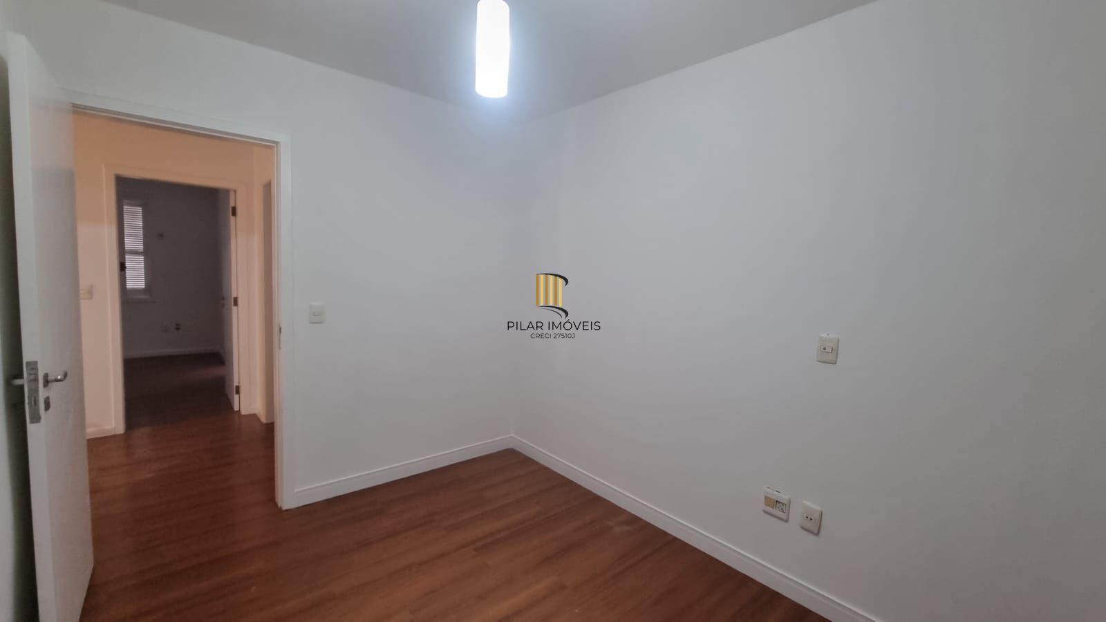 Casa no Condomínio Villa Dei Fiori com 03 dormitórios, duas vagas, Bairro Tristeza a venda na Zona Sul de Porto Alegre