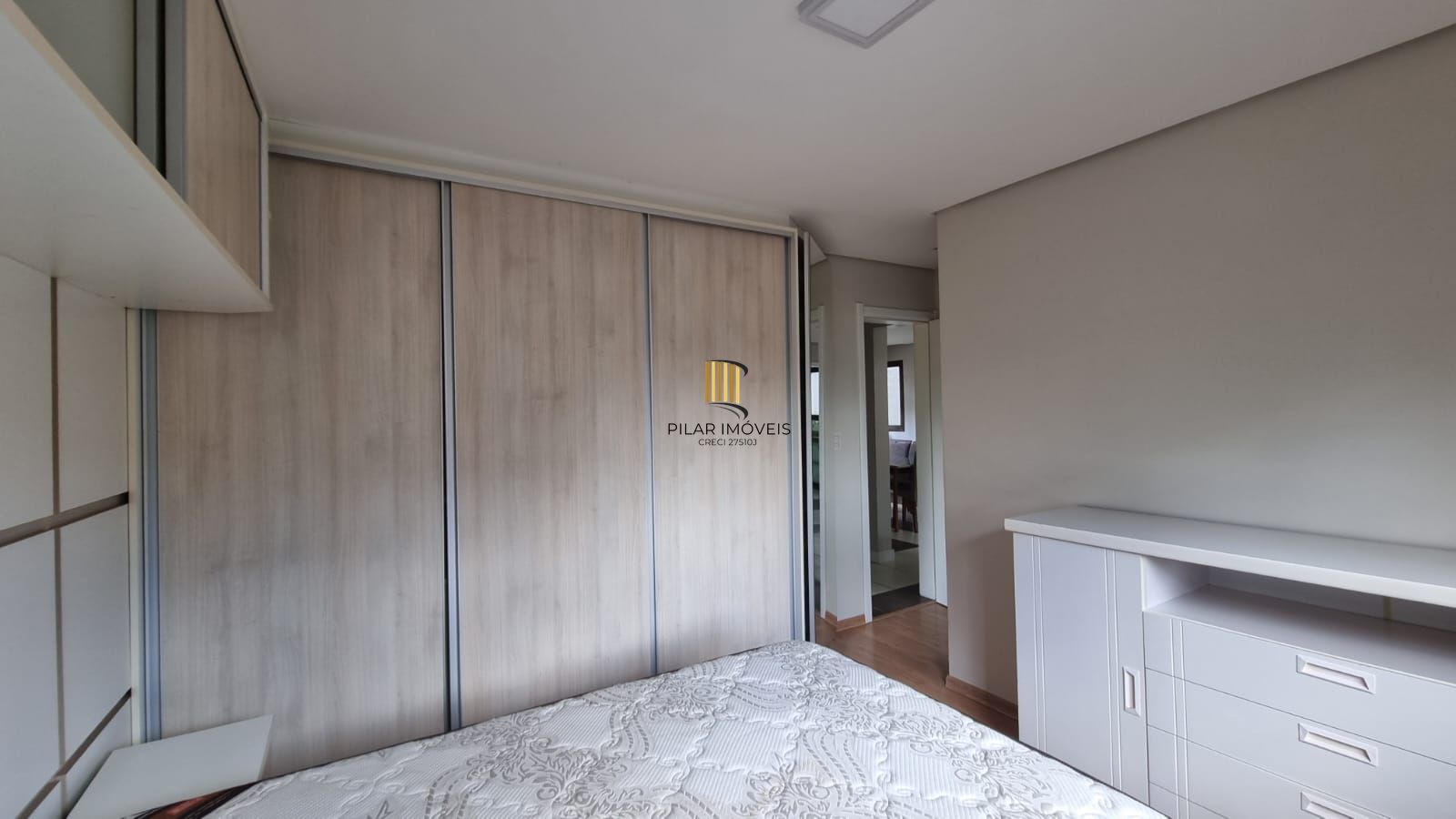 Apartamento dois dormitórios mobiliado, suíte, 86,41mq privativos, uma vaga escriturada, no bairro Higienópolis