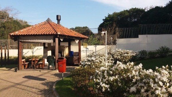 Apartamento 03 dormitórios, duas vagas individuais, edifício com infra, Bairro Cristal