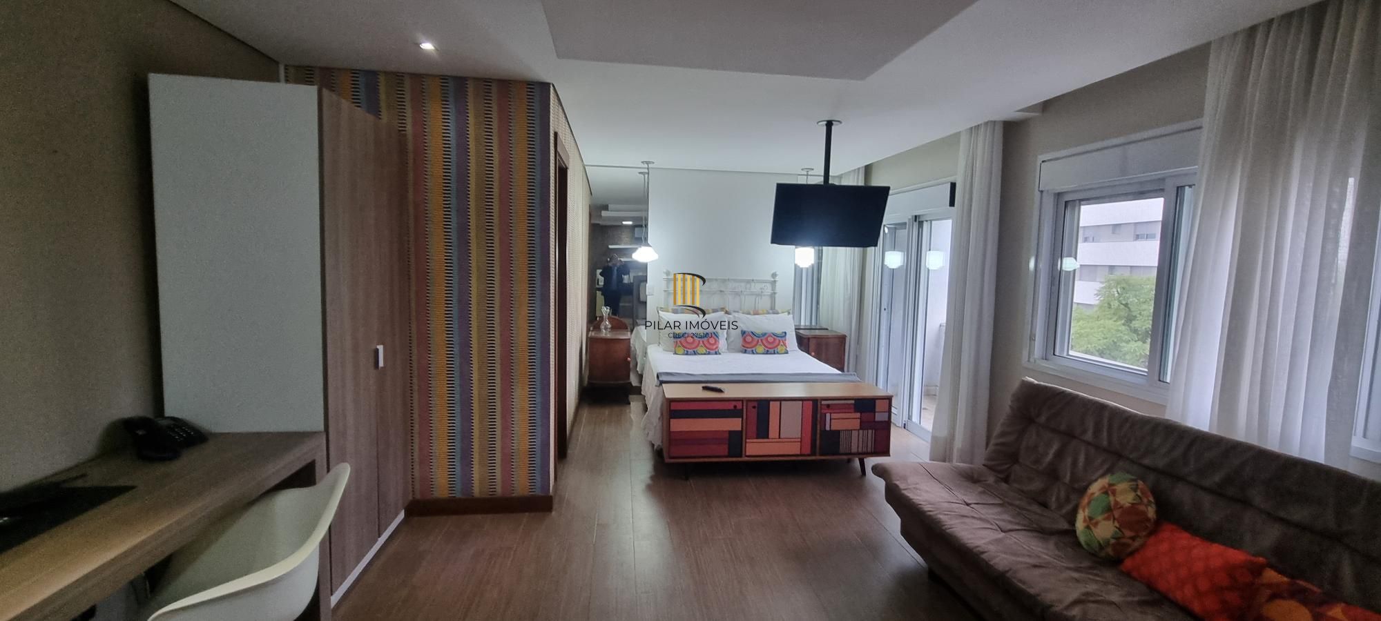 Apartamento tipo estúdio, mobiliado completo, no coração do Bairro Moinhos de Vento. - Pilar Imóveis