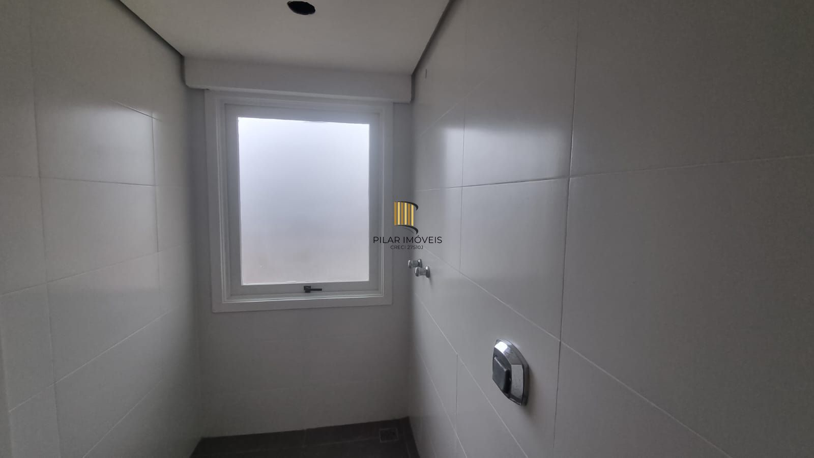 Casa no Condomínio Villa Dei Fiori com 03 dormitórios, duas vagas, Bairro Tristeza a venda na Zona Sul de Porto Alegre