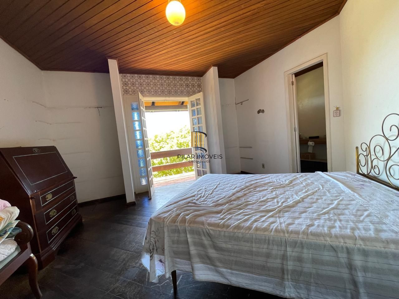 Casa 04 dormitórios, sobrado, a venda em Arroio do Sal, próximo a Torres.