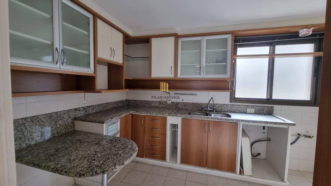 Apartamento 03 dormitórios, duas vagas individuais, edifício com infra, Bairro Cristal