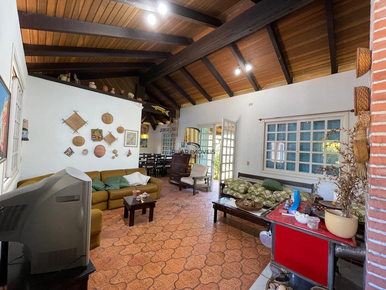 Casa 04 dormitórios, sobrado, a venda em Arroio do Sal, próximo a Torres.