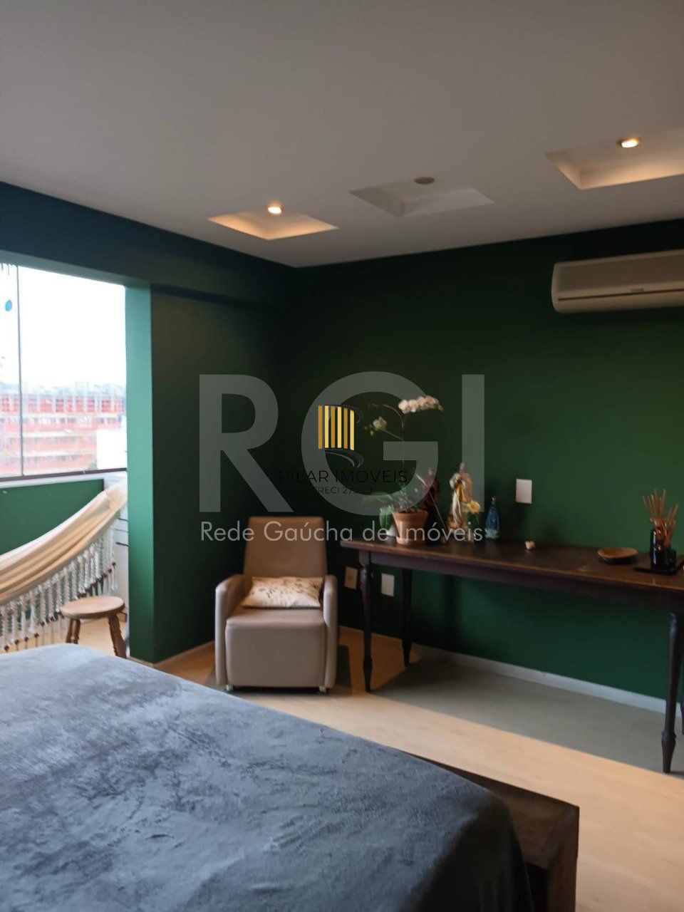 Apartamento  2 quartos, suite, , sacada,   2 quartos,  churrasqueira, semi mobiliado com garagem!
