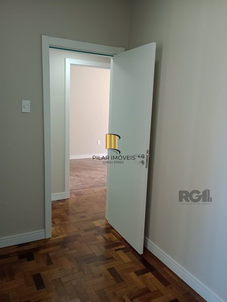 Apartamento com 3 quartos, desocupado no centro histórico.