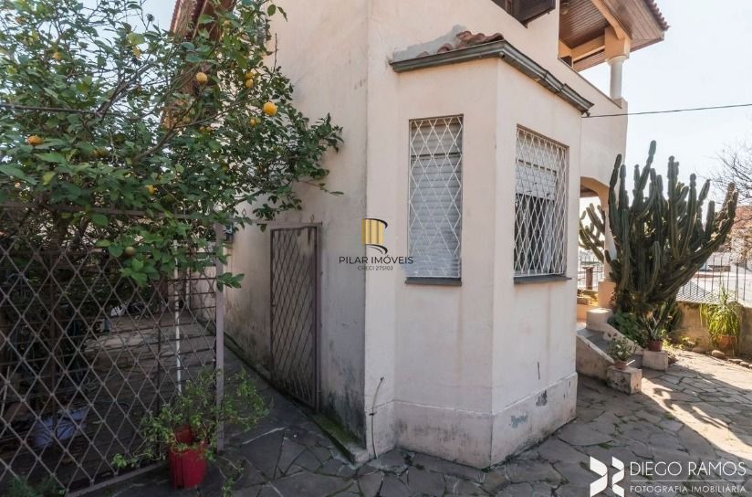 Casa para Venda - 190m², 4 dormitórios, sendo 1 suites, 2 vagas - Partenon