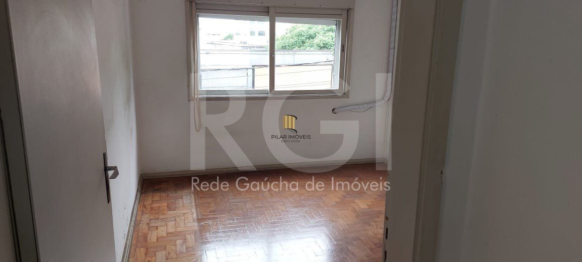 Apartamento com 3 quartos, 2 banheiros, desocupado e 1 vaga!