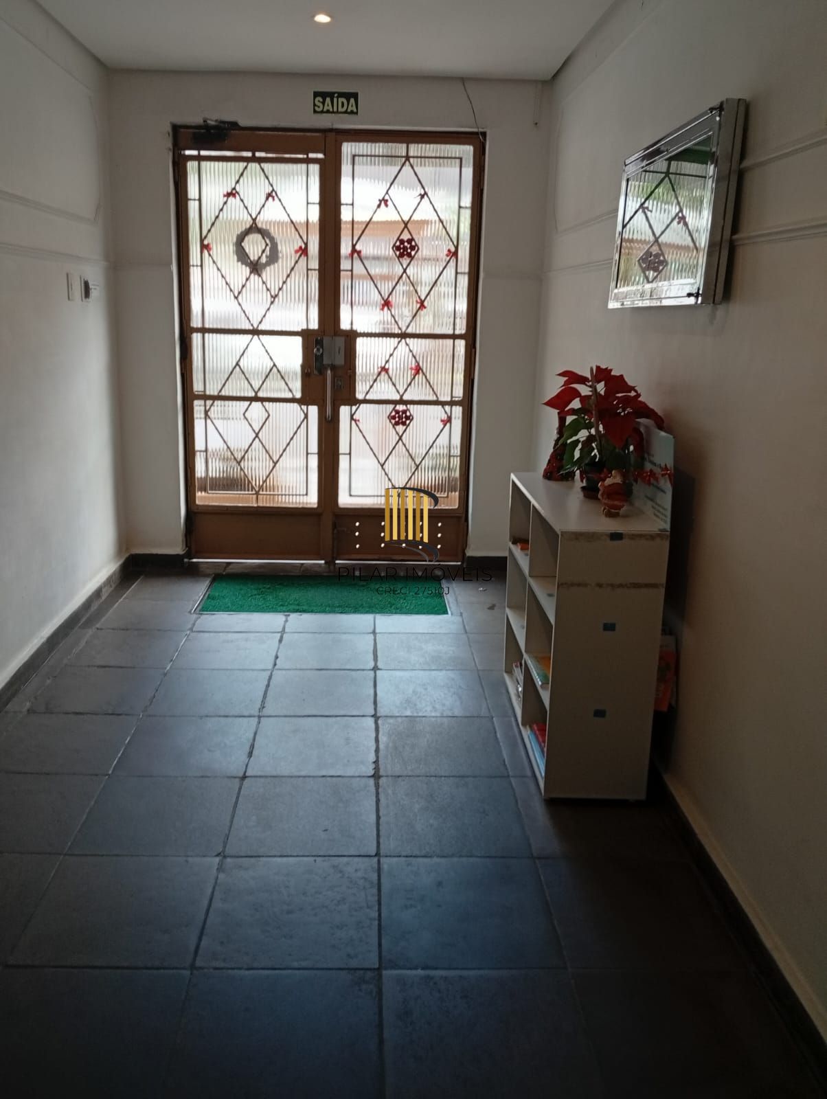 Apartamento térreo,  2 quartos, pátio, desocupado no bairro Cidade Baixa