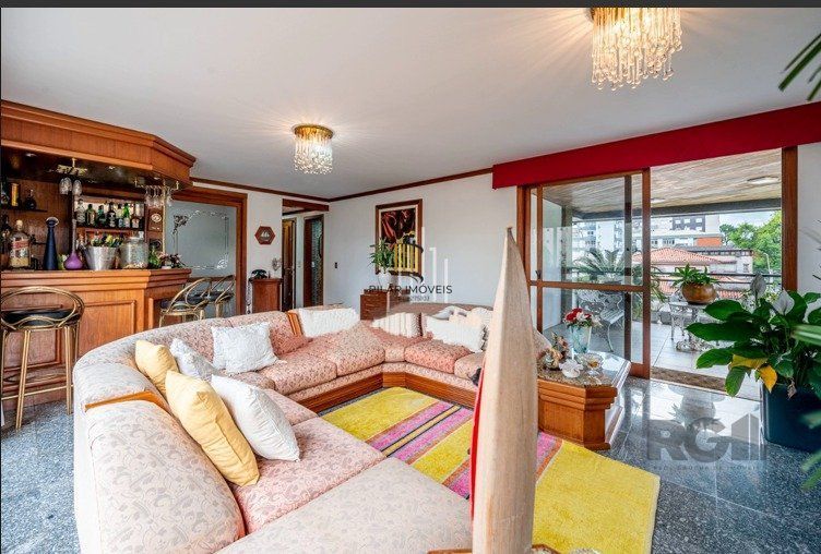 Apartamento  4 dormitórios, suite, de frente com sacada, 3 vagas de garagem, bairro Higienópolis - Porto Alegre