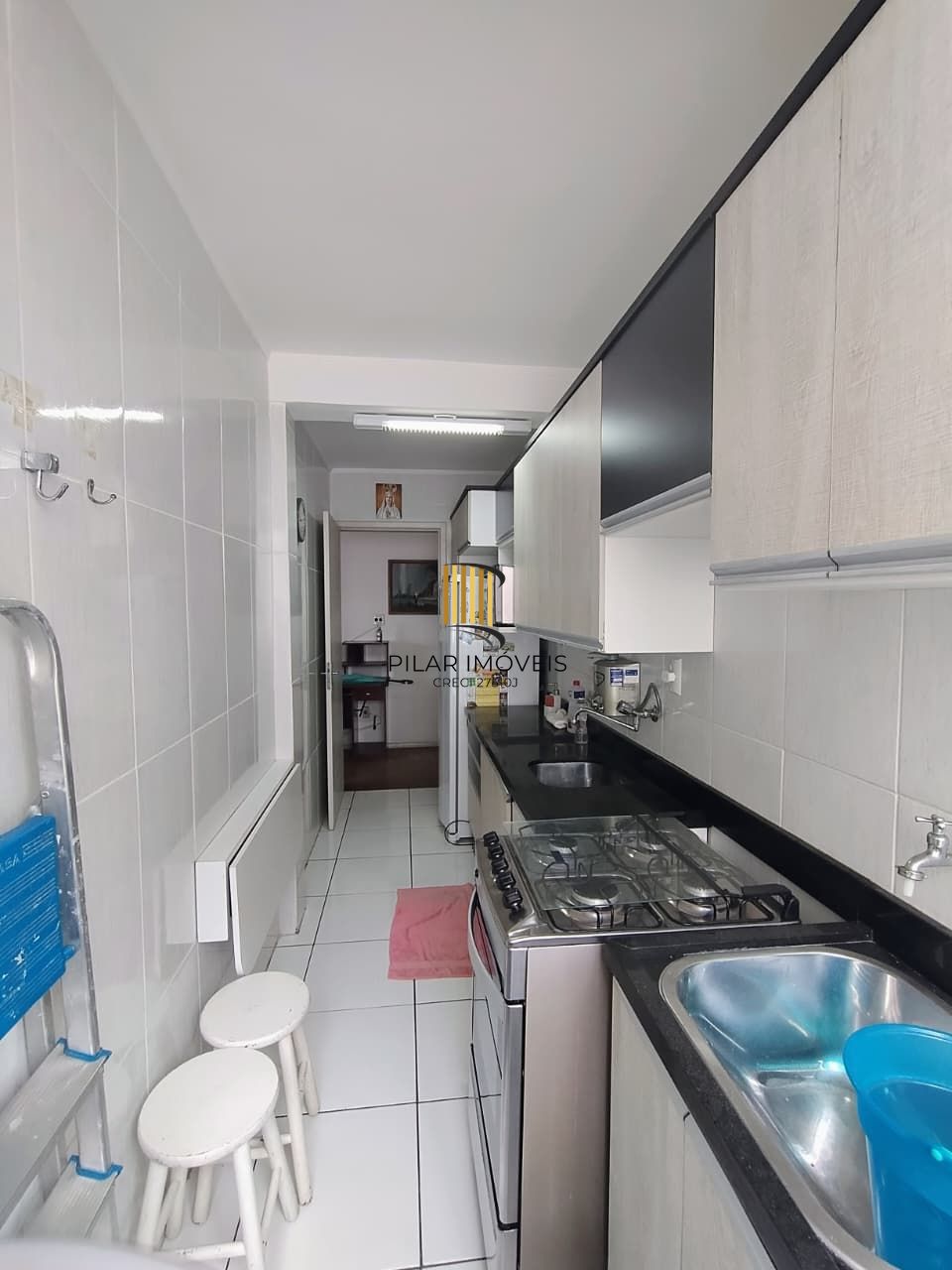 Vende apartamento 1 quarto,  desocupado, andar alto no bairro Cidade Baixa