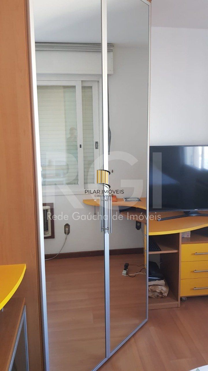 Apartamento desocupado, 2 quartos, andar alto, garagem  na Cidade Baixa.