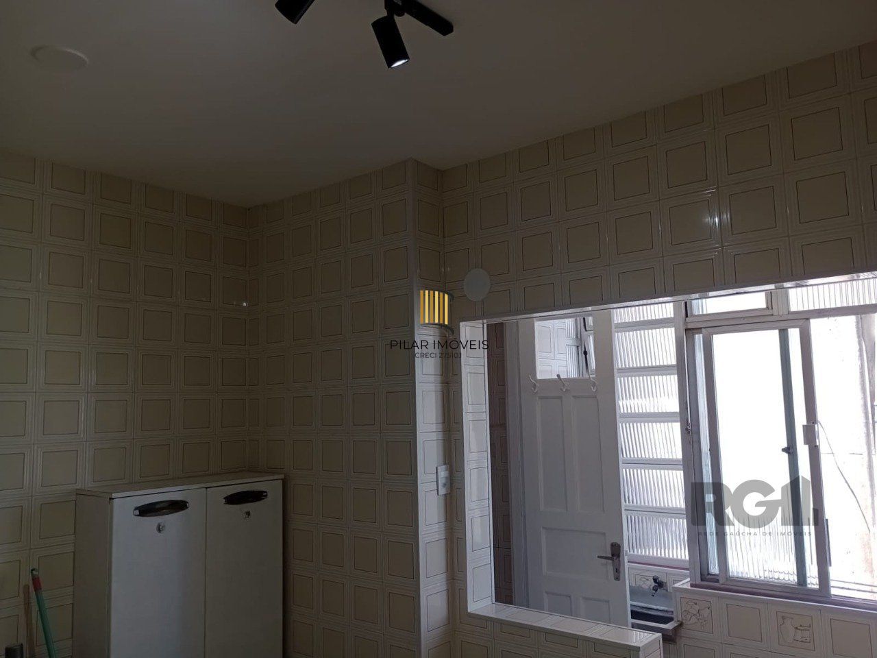 Apartamento com 3 quartos, desocupado no centro histórico.