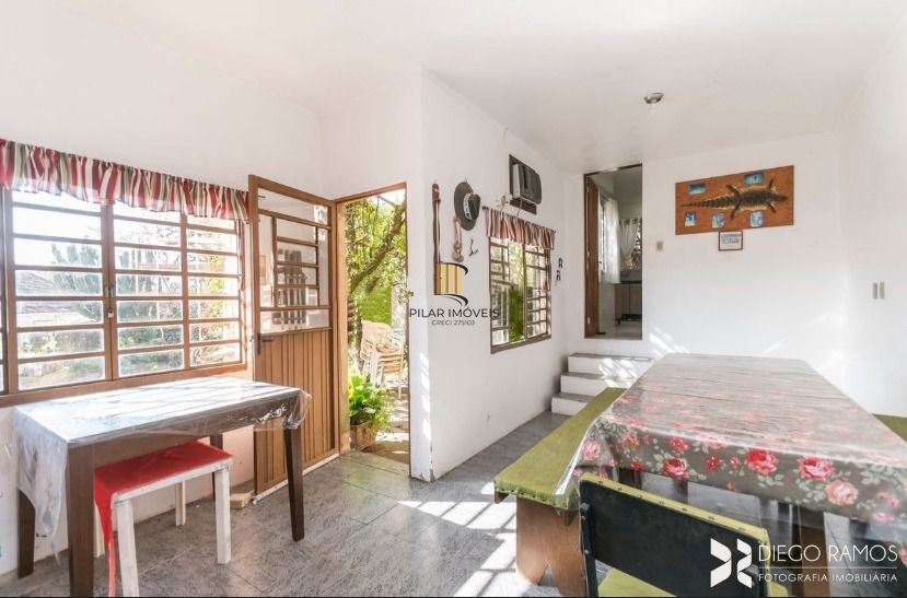 Casa para Venda - 190m², 4 dormitórios, sendo 1 suites, 2 vagas - Partenon