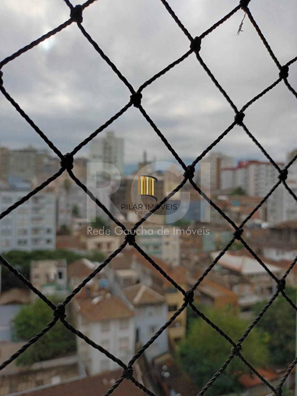 Jk no miolo da Cidade Baixa, andar alto com vista!