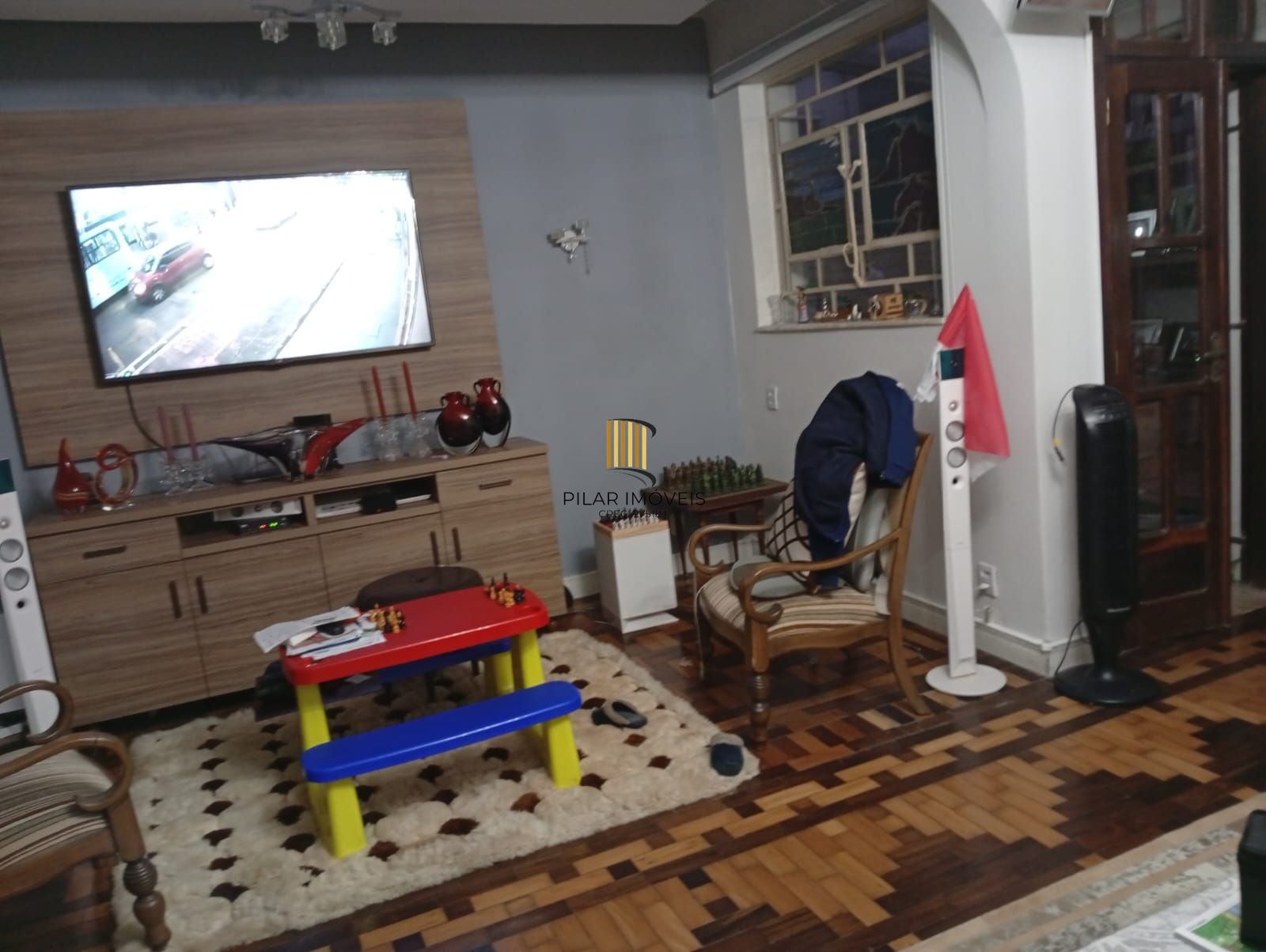 Casa com 5 quartos , 7 banheiros e pátio!