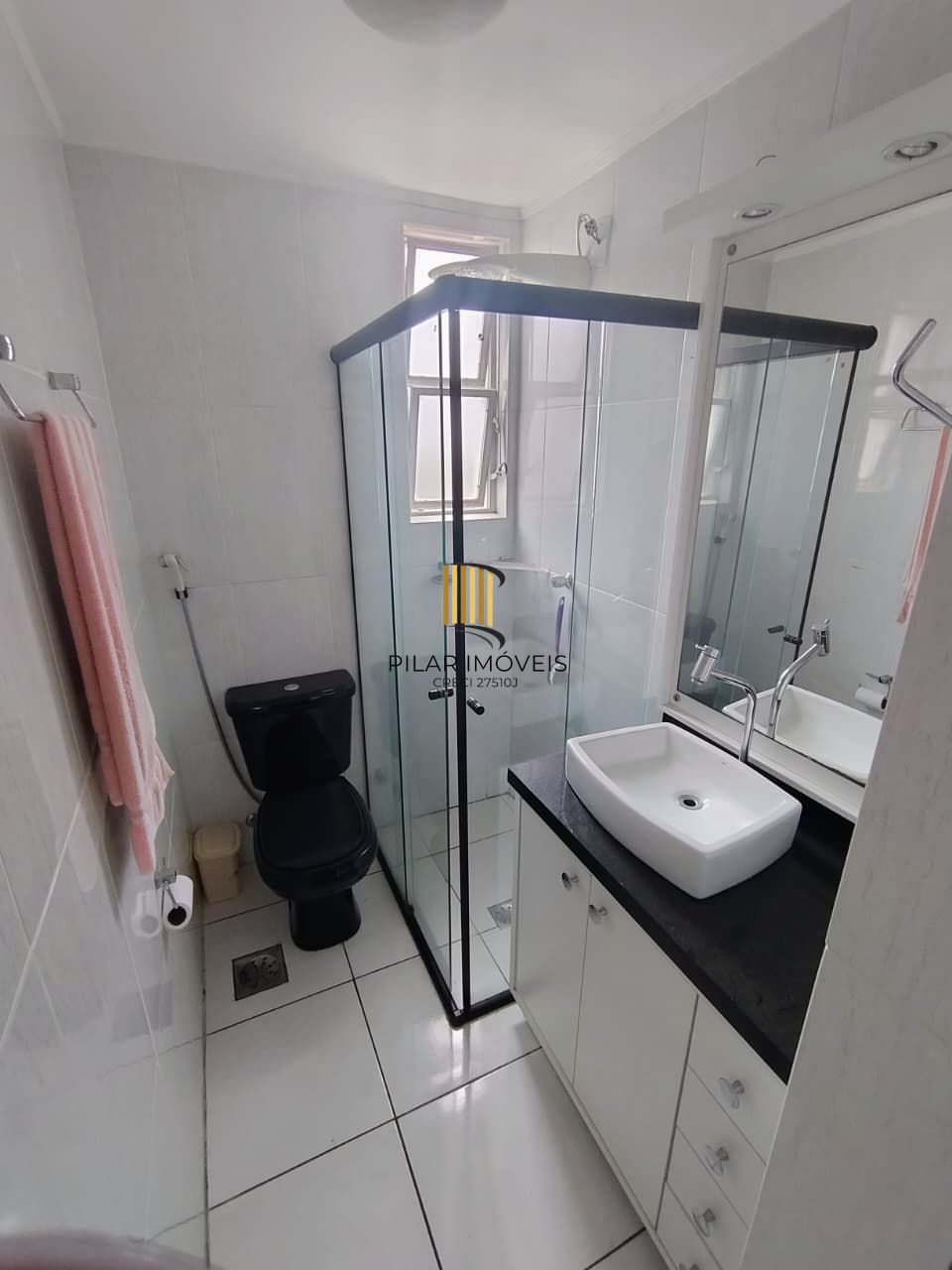 Vende apartamento 1 quarto,  desocupado, andar alto no bairro Cidade Baixa
