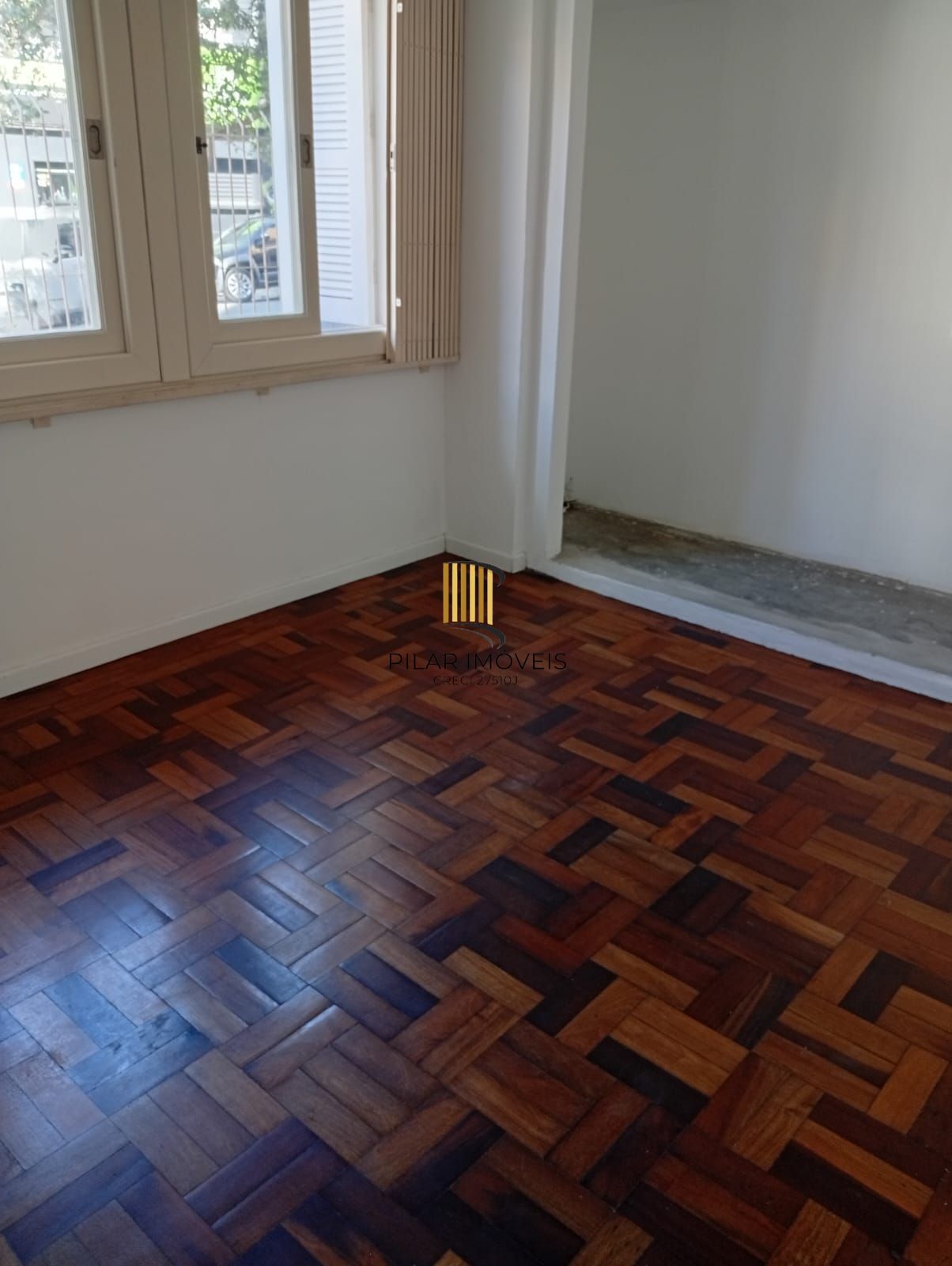 Apartamento térreo,  2 quartos, pátio, desocupado no bairro Cidade Baixa