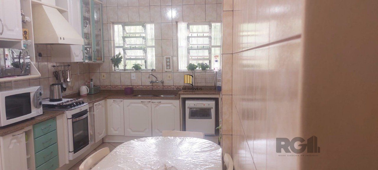 Casa 3 dormitórios no bairro Medianeira