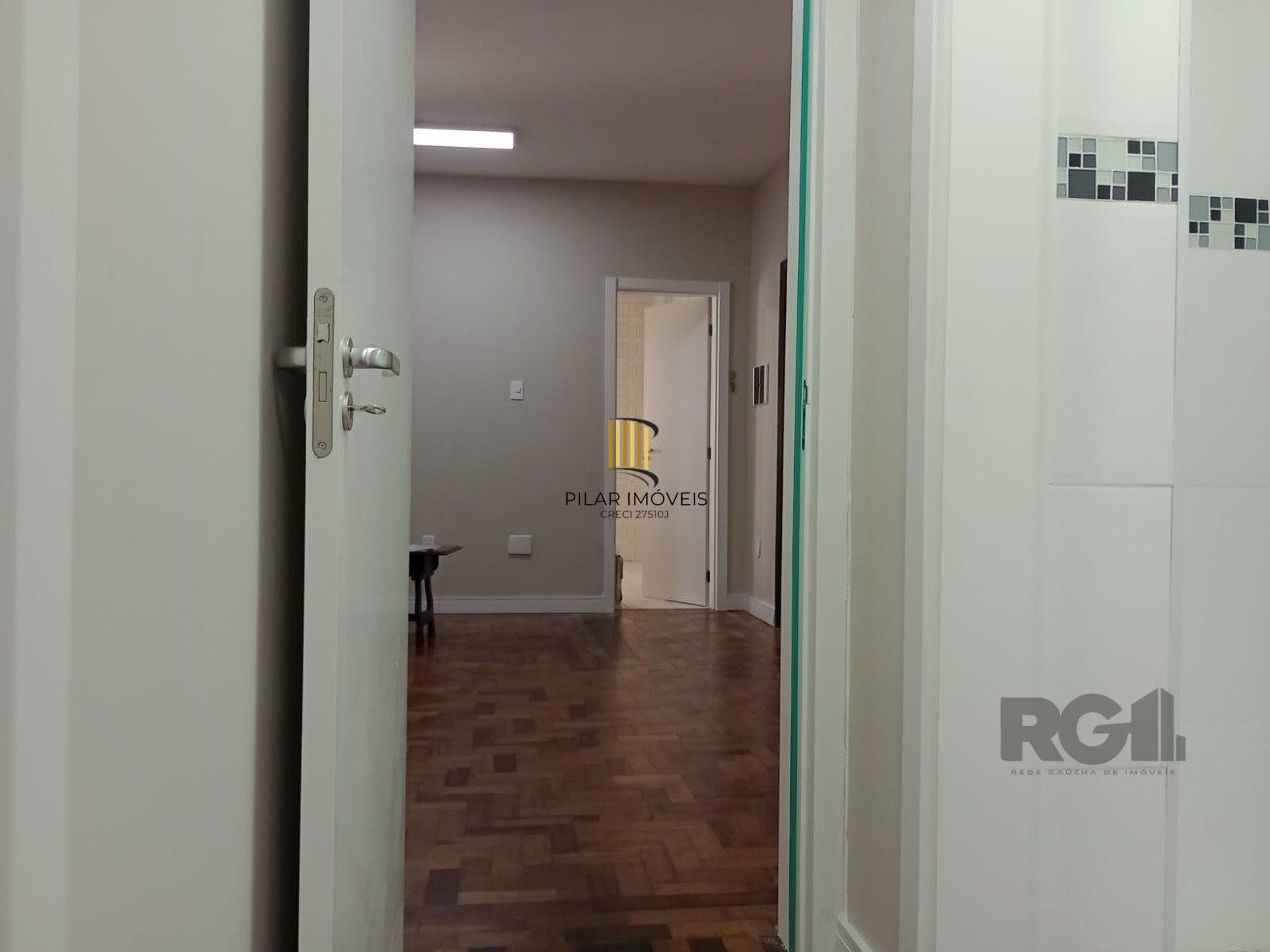 Apartamento com 3 quartos, desocupado no centro histórico.