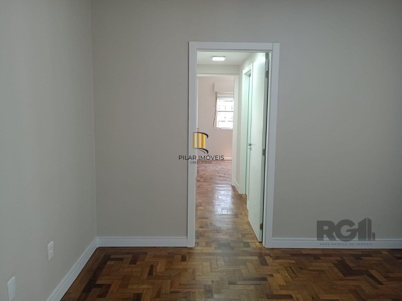 Apartamento com 3 quartos, desocupado no centro histórico.