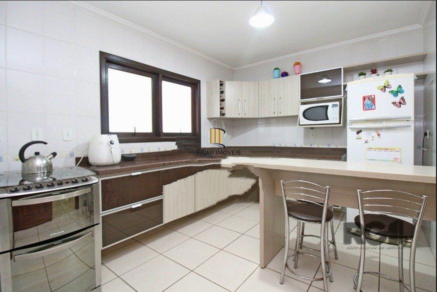 Casa com 3 quartos, suite e 2 vagas garagem!