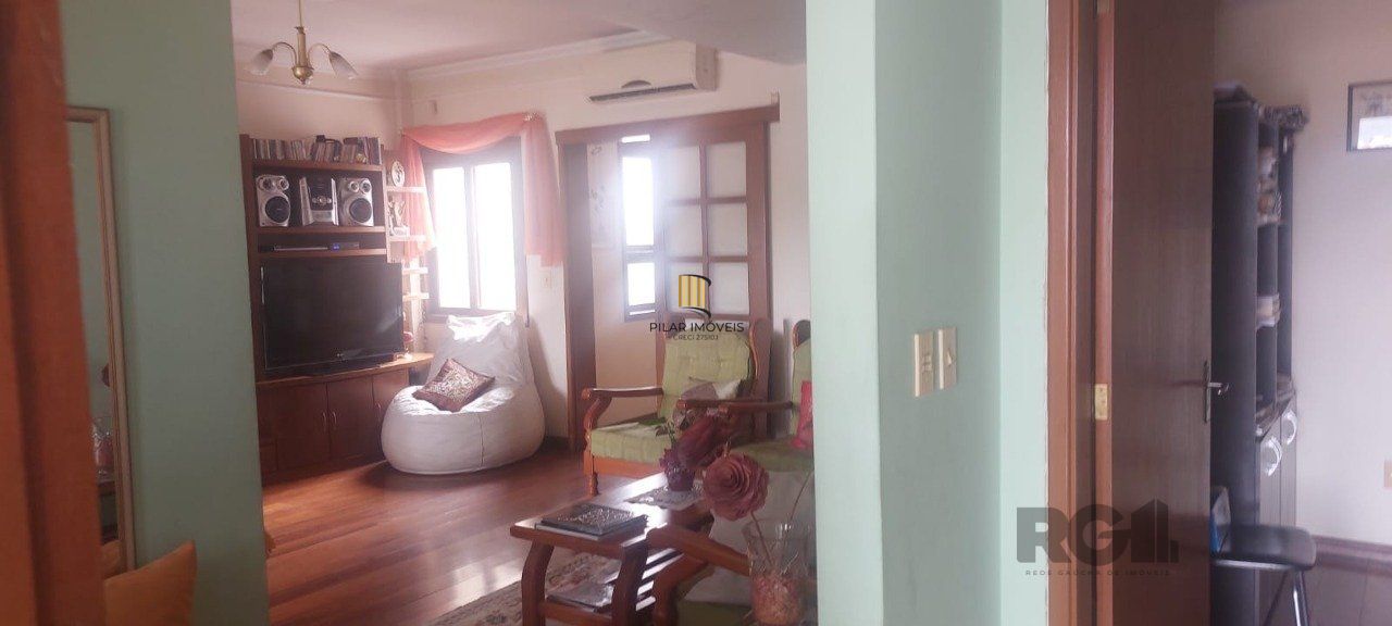 Casa 3 dormitórios no bairro Medianeira