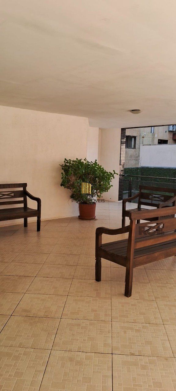 Apartamento 02 dormitórios alto padrão, bairro São João, com 02 vagas cobertas 