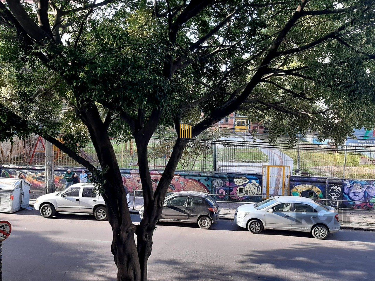   Ótimo apartamento 3 dormitórios, de frente com sacada, bairro Cidade Baixa- Porto Alegre