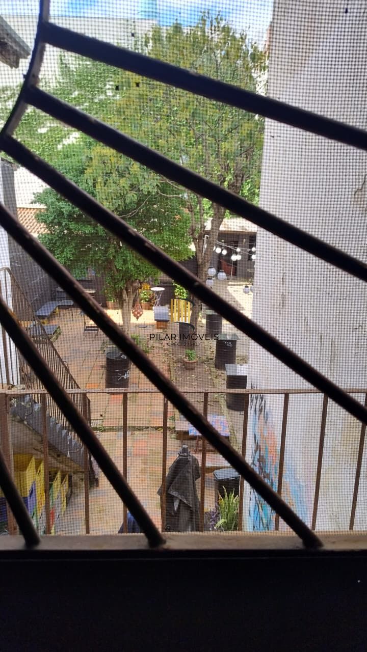 Casa à venda com pátio e garagem na Cidade Baixa. - Pilar Imóveis