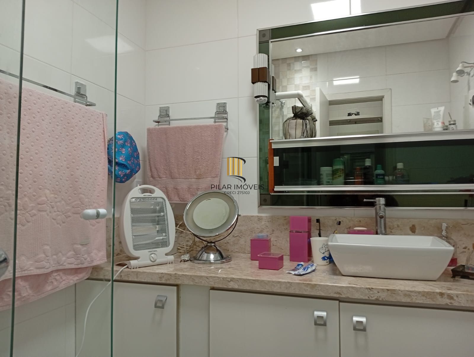 Casa com 5 quartos , 7 banheiros e pátio!