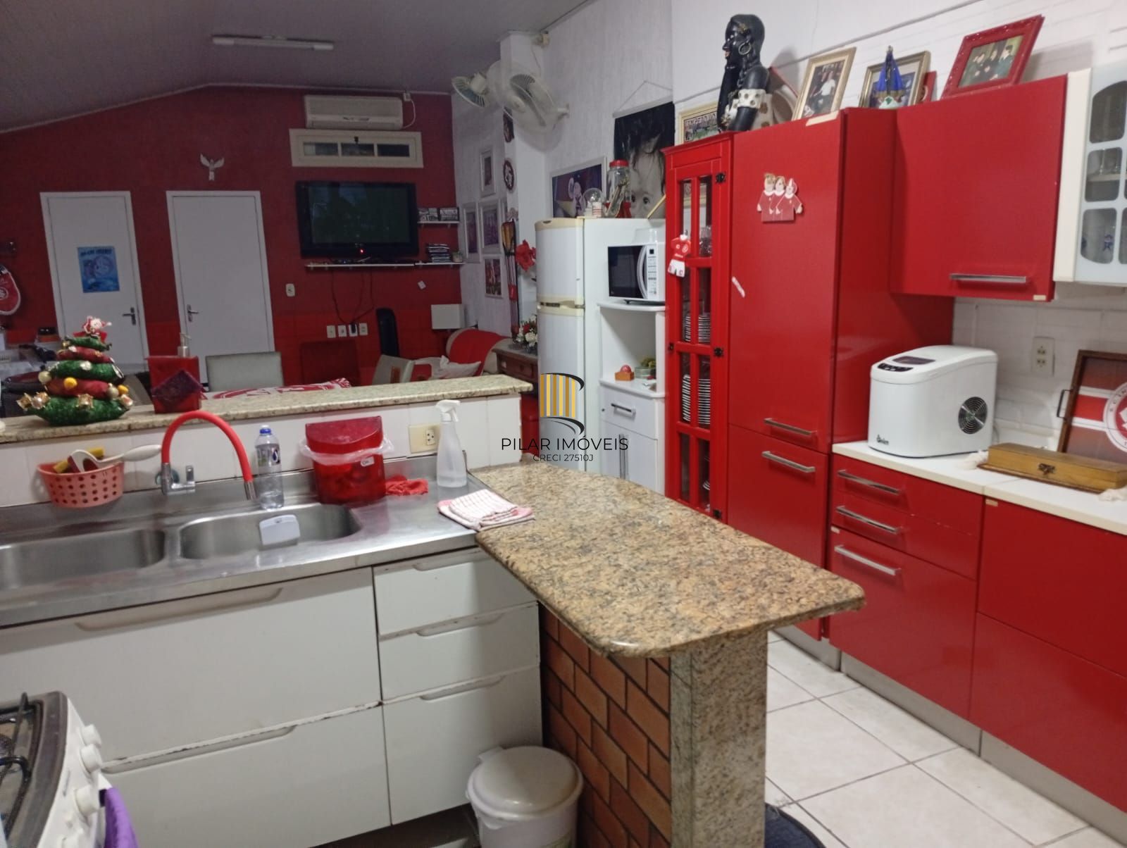 Casa com 5 quartos , 7 banheiros e pátio!