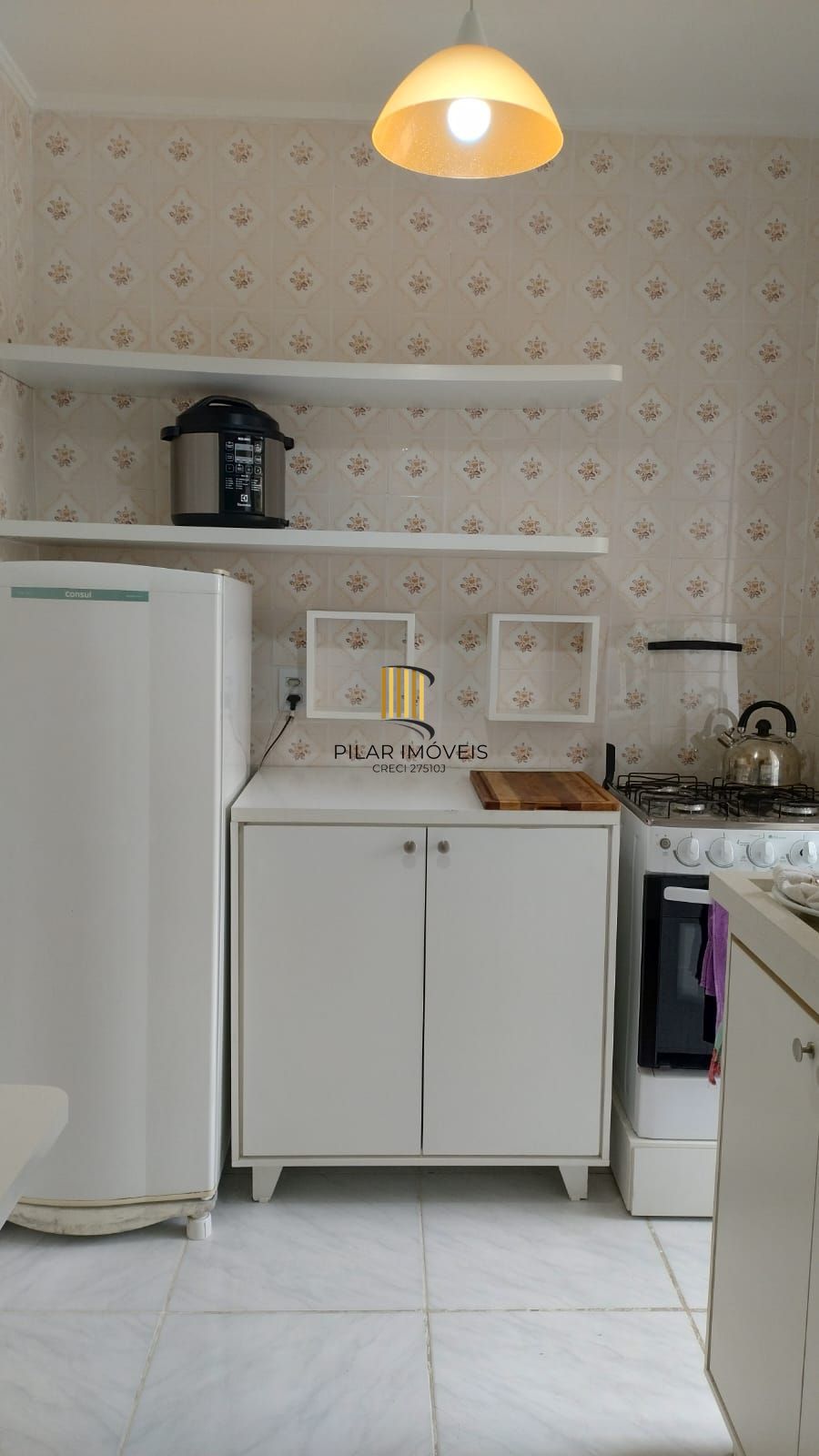 Apartamento 1 dormitório, todo reformado, semimobiliado em condominio fechado.