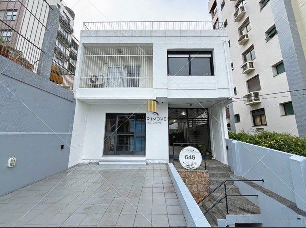 Casa para Venda - 3 dormitórios, sendo 1 suites, 2 vagas - Menino Deus