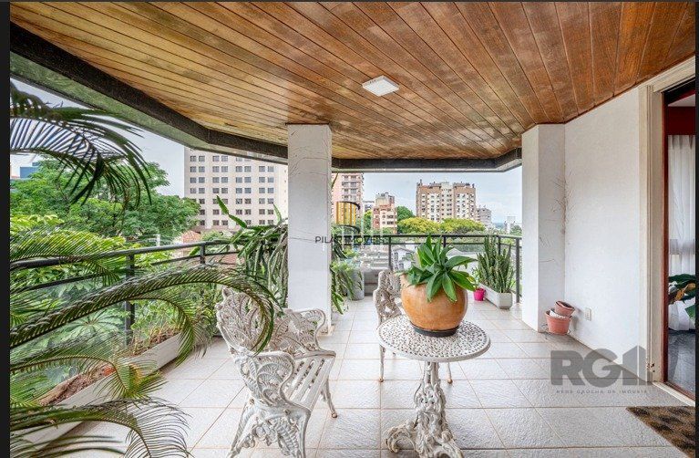 Apartamento  4 dormitórios, suite, de frente com sacada, 3 vagas de garagem, bairro Higienópolis - Porto Alegre