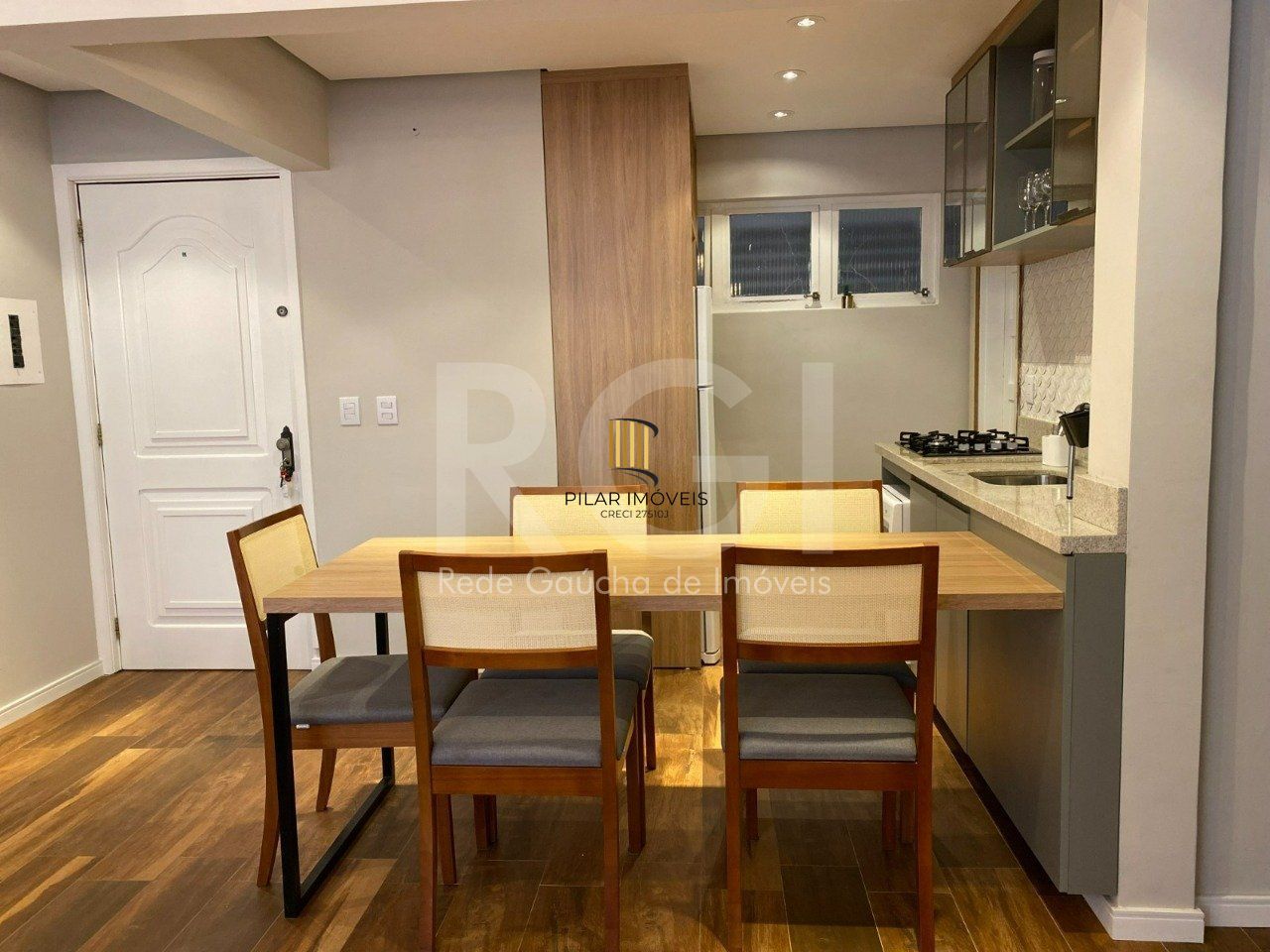 Apartamento 2 quartos com garagem no Menino Deus!